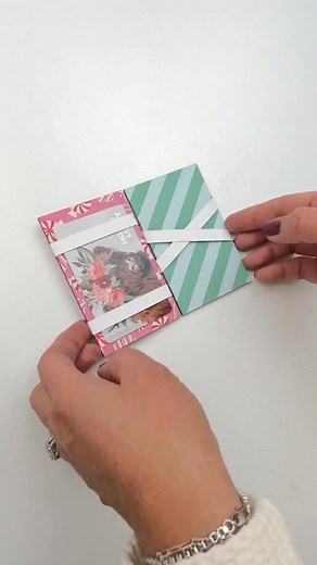 🎄Comment CARD for the measurements I used to make this unique gift card holder. #craftoftheday #papercraftersofinstagram #holidaycrafts #papercrafters #easycrafts #craftlovers #craftymomma #christmascrafting #craftsofinstagram #craftingfun #cardmakers #giftcardholder #easycrafts #makersgonnashare #stationerylovers #craftaddict #craftcommunity #paperlovers #papercraftingaddict #craftidea #greetingcardsofinstagram #homemadecard | thediyday