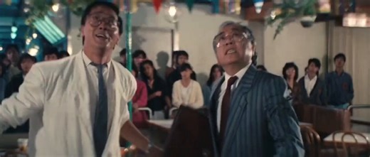Jackie Chan’s pole stunt in Police Story is one of the greatest feats ever captured on film. The pole was rigged with live electric bulbs, Jackie survived second-degree burns to his hands, a dislocated pelvis & a back injury.