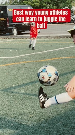 Easiest to learn How to juggle the ball. For beginners #football #academy #soccer