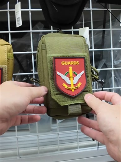 The Black Stealth MOLLE Utility Pouch 3 helps you organise essential gear in a compact, modular pouch that attaches easily to backpacks, tactical vests, and belts. Instead of digging through your bag for small items, keep your multitool, flashlight, cables, and accessories stored in one dedicated place. Why it works: ✔ MOLLE-compatible for modular setups ✔ Compact but efficient storage space ✔ Durable design for daily use ✔ Perfect for EDC, outdoor gear, and tactical backpacks Cleaner organisati