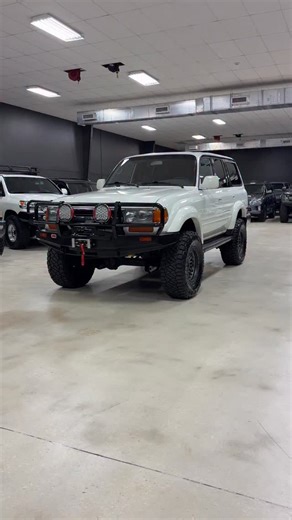 TOYOTA LAND CRUISER 80 🌟 🔥 JUST COMPLETED – FRESH ARB OVERLAND BUILD 🔥 GO TO kingschariot.com/inventory for info and price ✅ Fully serviced top-to-bottom ✅ Excellent Southern lifetime – zero rust, garage-kept ✅ Clean Carfax – documented history from day one ✅ 100% original sheet metal & drivetrain Built to conquer anything, yet drives like a dream. This is the one you’ve been hunting for – no stories, no excuses, just pure legendary FJ80 greatness. ✈️ Worldwide shipping arranged – we handle e