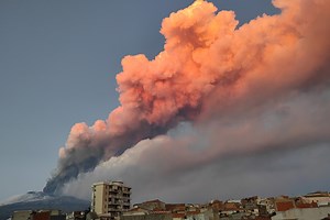 Where is Mount Etna and when did the volcano last erupt?