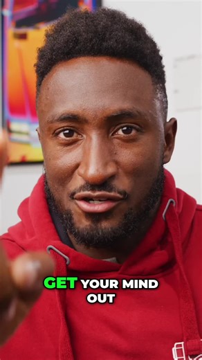 Meet the housekeeper bot that does all your chores! Laundry, dishes, watering plants, vacuuming – it never forgets a thing! #robot #housekeeper #tech #gadgets #future #chores