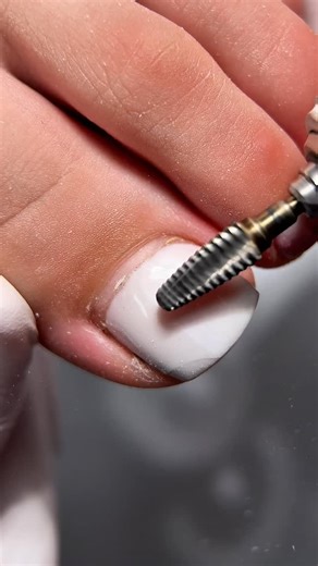 Pedicure perfection, no top coat needed. 👣✨ LeChat Gel Polish delivers effortless shine and long-lasting color — all in one step. The formula combines color and top coat, making it ideal for pedicures that require minimal weight on the nail plate. Why pros love it: ✔️ No added thickness ✔️ Lightweight feel = healthier nails ✔️ Glossy finish that stays put 🖤 Featured products: — Perfect Match Gel Base Coat — Sky Dust Gel “Sonic Bloom” (holo-reflective) — LeChat Gel Polish Color & Top “Lucia” Pe