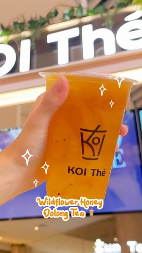 Sawadeeka to our NEW Wildflower Honey Series! 😉✌🏻 Made using Pure Wildflower Honey from Thailand, we've got your sweet cravings covered this season! 🤭 Delight in our refreshing Wildflower Honey drinks paired perfectly with new Osmanthus Jelly, available now at your nearest KOI outlets: Available at both KOI Thé & Express: 🌼 Wildflower Ice Honey KOI Thé exclusive: 🌼 Wildflower Honey Oolong Tea 🌼 Wildflower Honey Oolong Tea Latte KOI Express exclusive: 🌼 Wildflower Honey Seasons Tea 🌼 Wild