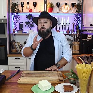 ✅Paste/Macaroane cu Branza si Afumatura❗Un preparat rapid si foarte gustos, o zi delicioasa sa aveti! 🍻 #chefflorinarvunescu #florinmasterchef #Macaroane #paste #retete Ingrediente:⬇️⬇️⬇️ * * * Macaroane: 200-240g Branza veche de oaie: 200g Oua: 3buc Smantana de gatit: 100-120ml Costita afumata/Slanina: 150-200g Putin ulei, Sare si Piper dupa gust Servim cu putina ceapa verde!! Spor la gatit si pofta mare!!! | Chef Florin Arvunescu