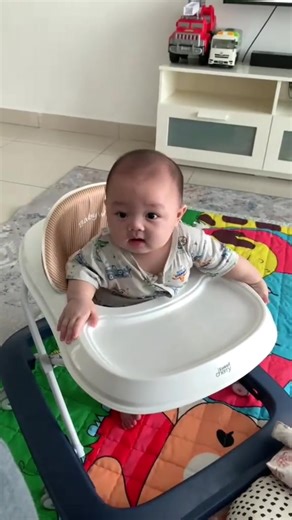 Gibran: Momen Comel dan Lucu Si Kecil