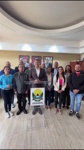 Legisladores del Cleanz respaldan designación de Tarek William Saab como Defensor del Pueblo (E) #Barcelona.- En un pronunciamiento realizado desde las instalaciones del Consejo Legislativo del estado Anzoátegui, los parlamentarios regionales expresaron su respaldo a Tarek William Saab, quien fue designado como Defensor del Pueblo encargado. El presidente del Cleanz, Andrés Márquez, destacó que los legisladores en pleno, reconocen la labor que ha venido ejerciendo Saab apegado a la Constitución 