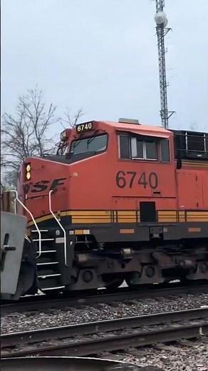 BNSF 6740 in La Plata, MO /3/22/2025/ #railroadcrossing #railcam #bnsf #railfan #bnsfrailway