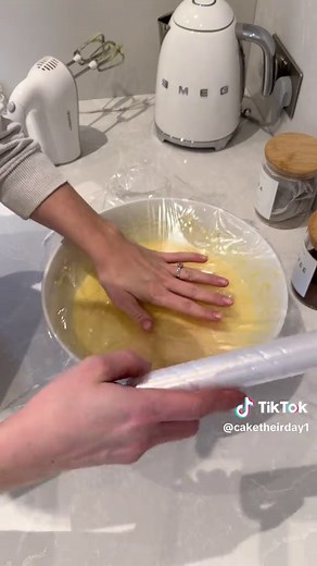 Easy Chocolate Ganache Recipe for Perfect Cakes