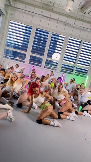 TINZE on Instagram: "TWERK ARMY 🌸💖 Who’s ready for the full video? Dancing with my Twerk ABC - beginners group. I had the most amazing 4 weeks with you! Great job everybody! 💕 @tinzetwerkstudio"