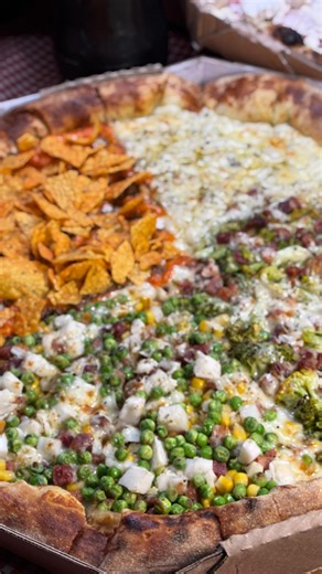 Pizzaria Ligui Pizza | pizzaria em Curitiba on Instagram: "🫣🫣 #pizza #pizzariadeliverycuritiba #pizzariaemcuritiba"