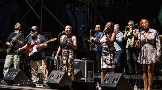 Incognito, il live della storica band britannica alla Casa del Jazz: energia positiva e funky che cattura