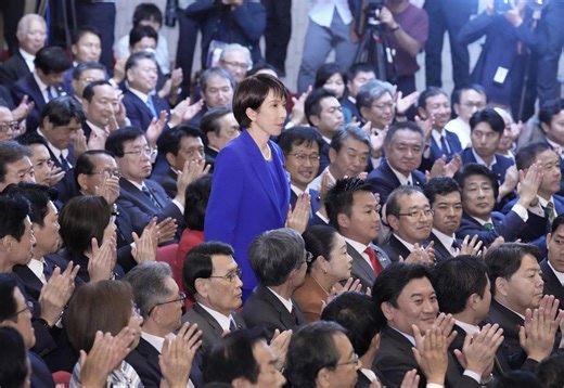 Treasury Yields Fall Amid Risk-Off Mood