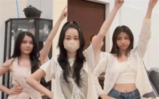 【Kobo】到家啦，随机拉三个NPC和我一起跳舞啊哈哈哈，呱