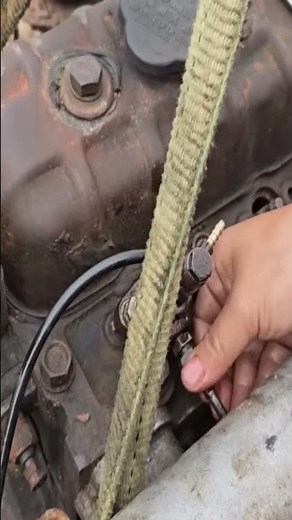 Unbelievable! A Girl Repairs and Restores a Car Engine All by Herself