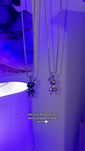 The cutest astronaut love necklaces! Who would you wear these with? Bestie or Boyfriend? #astronautnecklace #magneticnecklace #couplesnecklace #bestienecklace #matchingjewelry #necklace #valentinesdaygift