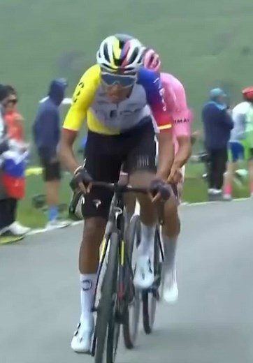 Egan Bernal ataca a 92 km en la Etapa 15 — Recuerdos Giro 2025