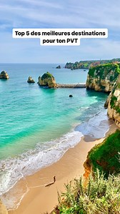 😍 Top 5 des meilleures destinations pour ton Programme vacances-travail #PVT 🇦🇺 Australie : Trois mots pour te convaincre : surf, plage et kangourou! 🌊🏄‍♂️🦘 Le coût de la vie est un peu plus cher, mais tu peux aussi y faire BEAUCOUP d’argent en travaillant. 🇳🇿 Nouvelle-Zélande : Pour les amoureux du plein air et de la nature, la Nouvelle-Zélande t’attends avec des paysages à couper le souffle. 🌄🏕️ Le coût de la vie étant élevé, un PVT est parfait pour financer ton exploration tout en t