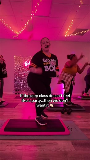 Get access to our step classes & MANY more workouts on BoldBodyAcademy.com (🔗 in bio!) #dancefitness #stepworkout #fitnessjourney #funworkouts #ondemandworkouts