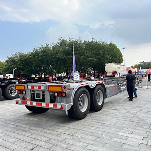 [Hot Item] High Quality Brand New Truck Trailer Chassis Tri Axle 80 Ton Dual Combo Skeleton Trailers 20FT 40FT 45FT Shipping Container Semitrailer