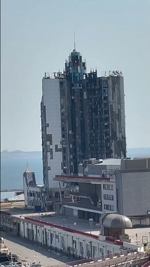 戦時中のウクライナのオデーサ（オデッサ）の港付近！黒海沿い！ロシアにより破壊されたビル！ポチョムキンの階段付近