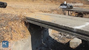 10 times more efficient than humans! Staunch robot shows off impressive skills at dousing flames. | China Xinhua News