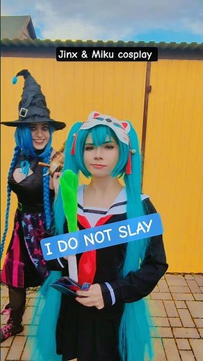 I just googled what SLAY means | Jinx & Hatsune Miku @nikkihatsunecosplay #cosplay #shorts