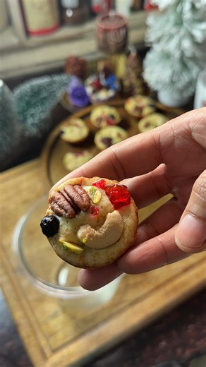 Yum Box on Instagram: "Bas 10–12 minute… aur tawa + appam pan me tayar itne cute Fruit & Nut Bites, ki serve karne se pehle hi khatam ho jayenge 😋 . . Dry Ingredients- • Maida — 1 cup • Baking Powder — 1 tsp • Baking Soda — ¼ tsp • Namak — 1 pinch Wet Ingredients- • Powdered Sugar — ½ cup • Oil / Melted Butter — ¼ cup • Orange Juice — ¼ cup • Milk — ¼ cup • Vinegar — 1 tsp • Vanilla — ½ tsp Note-Dry fruits + berries + tutti-frutti — ½ cup-Thoda maida me toss karke rakh dijiye ! #plumcake #muffi