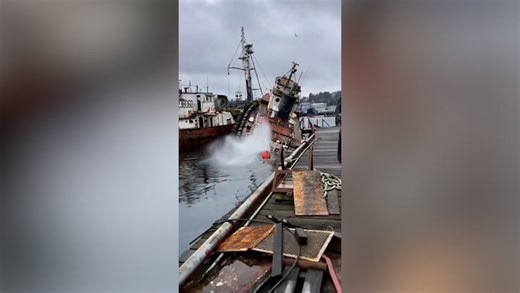 Watch the moment a large tugboat sinks into Seattle bay