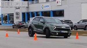 See 2023 Kia Sportage PHEV Struggle With Speed In A Surprising Moose Test