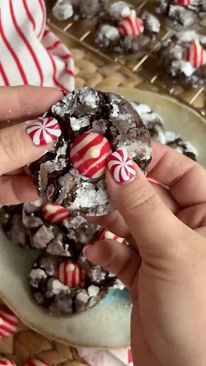 These chocolate candy cane kiss crinkle cookies are the ultimate holiday show stopper. Be sure to SAVE THIS recipe because these Christmas cookies will not last long! Comment “recipe” and I’ll send you all of the details or find them here https://homemadeheather.com/candy-cane-brownie-blossom-recipe/ Ingredients: 4 oz unsweetened bakers chocolate, melted 2 cups white sugar ½ cup butter, softened 3 eggs 1 tsp vanilla extract 1 tsp peppermint extract 2 1/2 cups flour 2 tsp baking powder ½ tsp salt