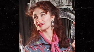 Founding Dixie Chicks Member Laura Lynch Dead at 65 After Car Crash