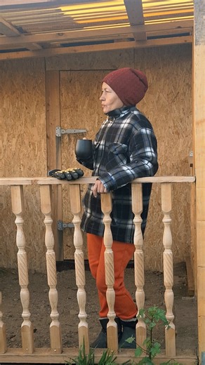 a day in village life | splitting firewood and cauliflower harvest | life in Siberia