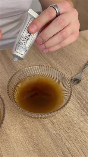 Zahnpasta macht Kaffee wieder klar? Test & Ergebnis