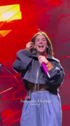 My mother does not like you 😍 Sunanda Sharma Live Concert in College Fest #sunandasharma#viral