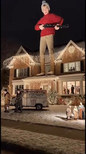 1.3M views · 14K reactions | “Best. Holiday. Display. EVER. This Home Alone setup deserves an Oscar AND a pizza delivery.” 藍 #homealone #homealonemovie #holidaydisplay #christmaslights #christmasdecorations | Tales That Shouldn’t Be Told | Facebook