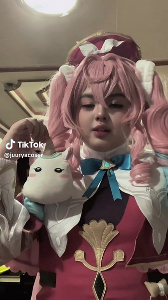 24 carat gold… little ica? #hyacine #cosplay #HonkaiStarRail #hsr #fyp #GenshinImpact #zenlesszonezero