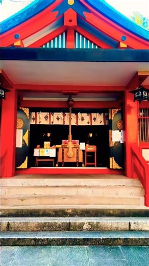 The Crimson Stag: Timeless Prestige and Velvet Calm at Mita Kasuga Shrine / 三田春日神社、東京の日常に美しく溶け込む聖域。