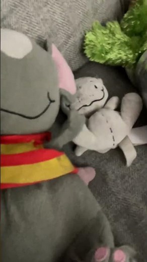 The plushies watch 4 square!