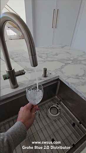 Grohe Blue 2.0 Sparkling Water Kitchen Faucet With Filter, Chiller and CO2 Tank - Demonstration.
