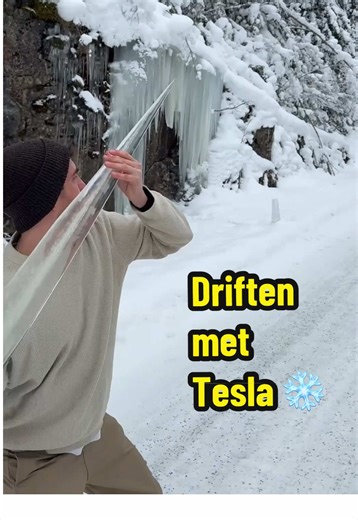 Driften op een bevroren meer stond niet op m’n 2026 bucket list 🫱🏻‍🫲🏼 thx @tesla *reis gekregen