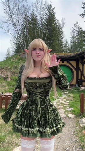 Mid week dance break. Now how do we get out of this box? #elfgirl #fantasy