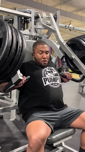 Some chest/back work. I’ll post some supersets on the next vid. Coached by @Kevin L Tabb #savagelibrafitness #berelentless #fyp #foryoupage #bodybuilding