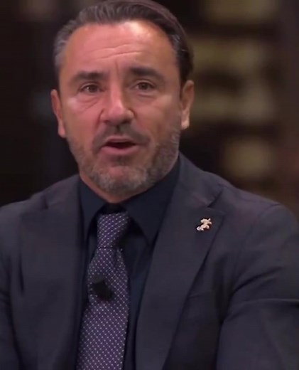 Un grande #CristianBrocchi, risponde da gigante a #Vieri, che pensava di sfotterlo chiedendogli se lui in #Champions aveva mai giocato... #Brocchi non solo gli risponde che ha giocato il #Derby di Coppa del 2003 all'andata e al ritorno, ma gli dice anche che in Finale non è entrato, ma che noi eravamo a #Manchester a giocarla mentre "Bobo" se la guardava da casa... la chicca però è il finale, perchè qualsiasi interista mentecatto potrebbe rispondere che nel 2023 loro hanno sono andati in finale 