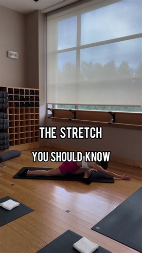 A good stretch to start the workout! #hockey #sports #mobility #stretch #HockeyPerformance