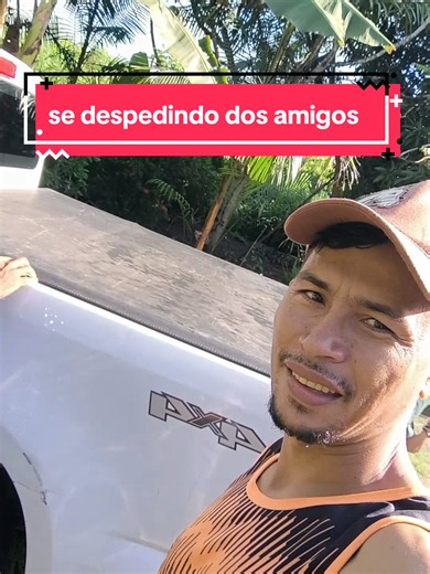 Se despedindo dos amigos: momento de gratidão no trabalho ribeirinho