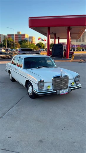 Mercedes Benz 280S Overview