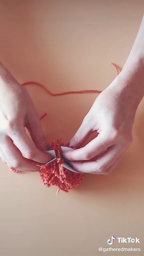 How to Make a Pom Pom | Easy DIY Yarn Pompom Tutorial