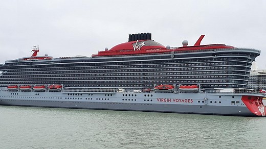 VIDÉO. Le paquebot « Valiant Lady » fait une entrée remarquée dans le port du Havre
